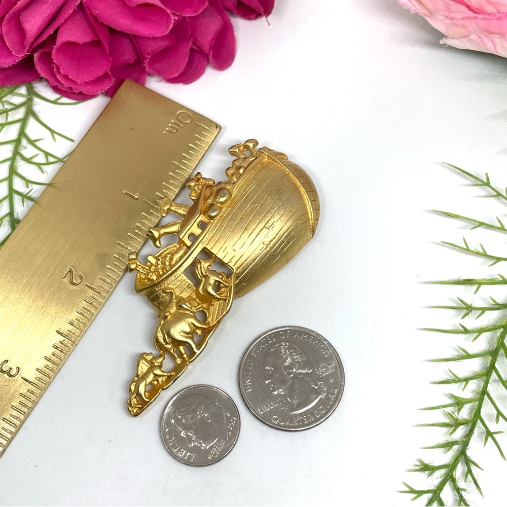 VINTAGE⚜️Noah’s Ark Brushed Golden Brooch - Picture 5 of 5